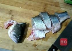 鲈鱼汤的做法图解1