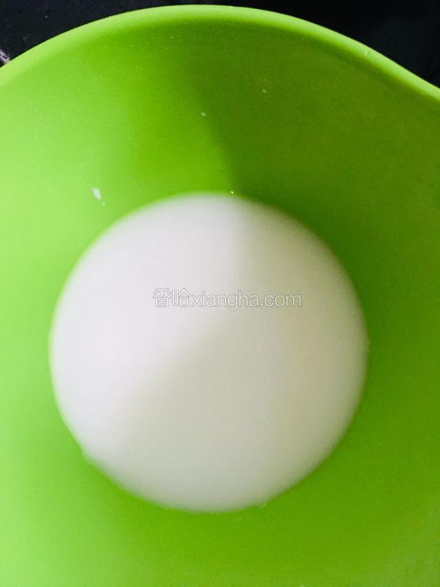 准备适量的水淀粉备用
