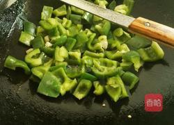 五花肉炒青椒的做法图解5