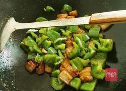 五花肉炒青椒的做法图解6