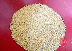 枸杞小米粥的做法图解1