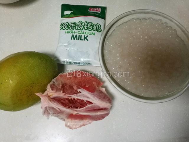 西米提前煮好，用蜂蜜拌下。这里就不放糖了。