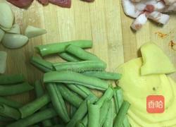 芸豆土豆五花肉焖面的做法图解1