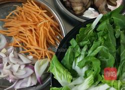 腊肉炒河粉的做法图解1