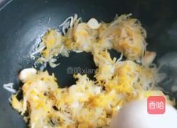 大骨炖酸菜的做法图解3