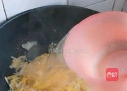 大骨炖酸菜的做法图解4