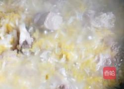 大骨炖酸菜的做法图解6