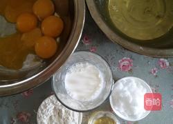 电饭煲制作蛋糕胚步骤的做法图解1