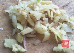 肉炒芹菜木耳的做法图解3