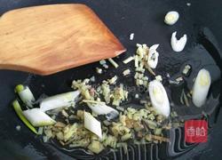 肉炒芹菜木耳的做法图解5