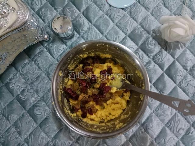 加入切好的葡萄干