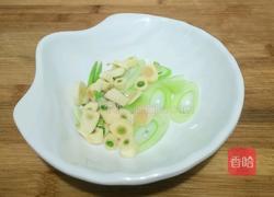 胡萝卜丝炒黄豆芽的做法图解2