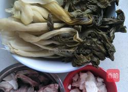 酸菜羊肉炖粉条的做法图解1