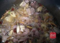 酸菜羊肉炖粉条的做法图解4