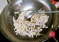 鲁菜大师孔府菜系蒋家菜炒芹菜肉丝的做法图解4