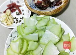 香肠炒佛手瓜的做法图解2