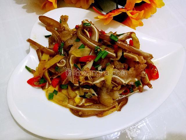 香辣，还有猪耳朵的的糯软，今天圣诞节我准备就开吃喽，祝愿香哈的小伙伴儿们圣诞节快乐