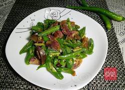 腊鸭腿炒辣椒的做法图解1