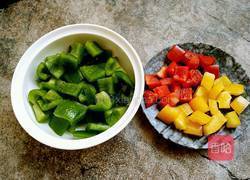 彩椒鸡丁的做法图解3