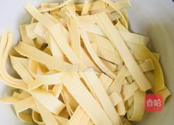 青蒜炒豆腐皮的做法图解12