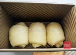 Illustration of how to make Polish egg yolk evaporated milk toast 16