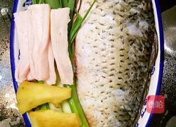 鲁菜大师蒋家菜酱烧炖鲤鱼的做法图解1