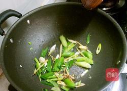 鲁菜大师孔府菜系蒋家菜酥肉炖油菜蒜苗波菜的做法图解2