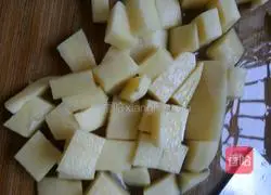 Illustration of how to make braised rice with potatoes and ribs 3