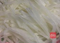 爽口凉拌萝卜丝的做法图解1