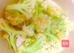 五花肉炒花菜的做法图解1