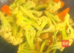 五花肉炒花菜的做法图解7