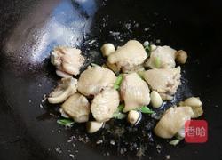 板栗焖鸡翅的做法图解7