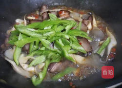 平菇尖椒炒腊肉的做法图解9