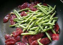 腊肠炒豆角的做法图解5