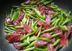 腊肠炒豆角的做法图解9