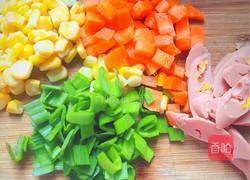 火龙果炒饭的做法图解3