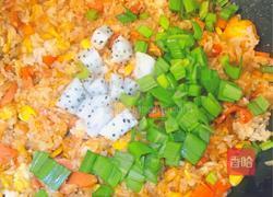火龙果炒饭的做法图解10