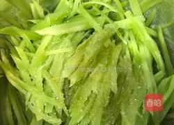凉拌莴笋丝的做法图解7