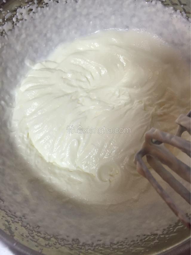 打发至膨胀粘稠，可流动（比较给力的流动）不要打发