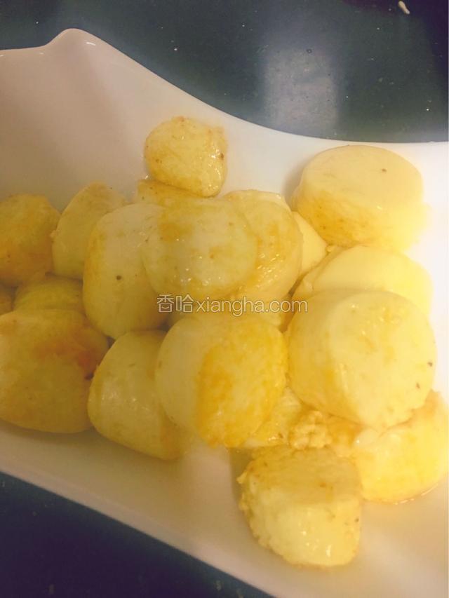 炸表面微黄微焦捞出备用