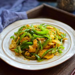 尖椒丝炒鸡蛋-香哈名厨课视频