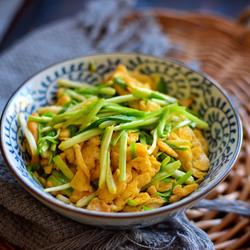 蒜苗炒鸡蛋