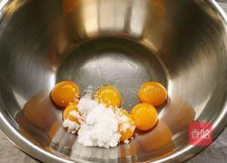 八寸中空戚风蛋糕的做法图解3