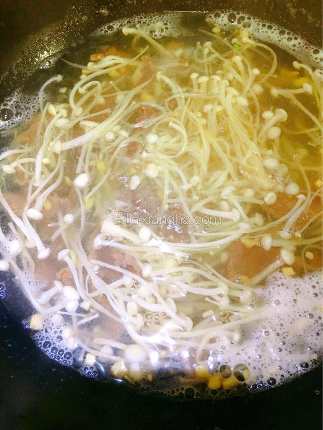 加入适量的盐胡椒粉调味