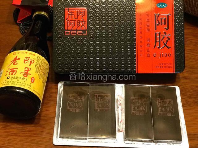 准备好阿胶块和即墨老酒。
