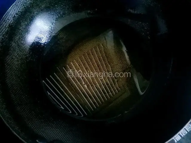 另一个锅里放油