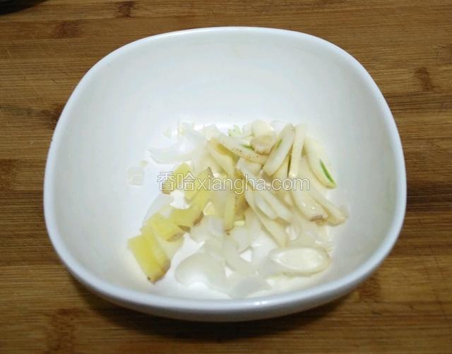 葱姜蒜切碎