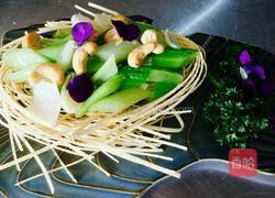 喜庆百合炒腰果的做法图解4