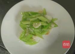 喜庆百合炒腰果的做法图解1