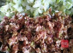 猪肉萝卜馅包子的做法图解2